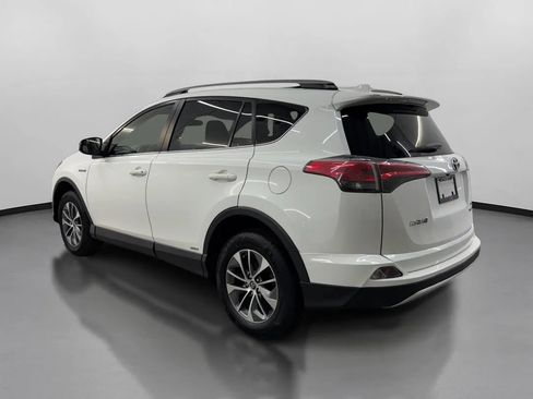 Used 2018 Toyota RAV4 XLE w/ Carpet Mat Package AWD/4WD image 7