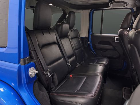 Used 2022 Jeep Wrangler Unlimited Rubicon AWD/4WD image 30