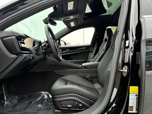 Certified 2025 Porsche Panamera image 5