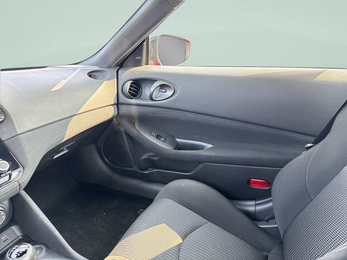 Used 2025 Nissan Z Sport w/ Floor Mat Package RWD image 15