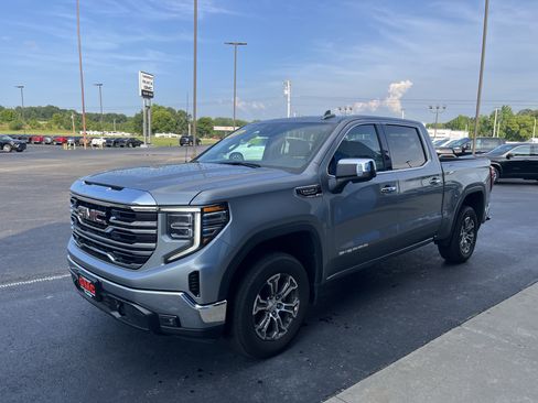 Used 2025 GMC Sierra 1500 SLT AWD/4WD image 1