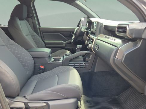 Certified 2025 Toyota Tacoma SR5 AWD/4WD image 15