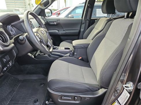 Used 2021 Toyota Tacoma TRD Off-Road image 15