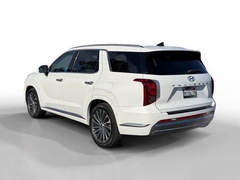 Used 2023 Hyundai Palisade Calligraphy w/ Cargo Package AWD/4WD image 3