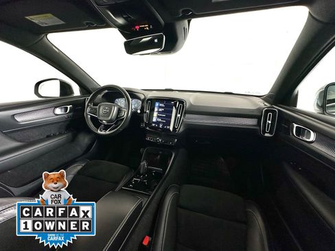 Used 2019 Volvo XC40 T5 R-Design image 2