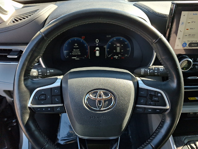 Used 2023 Toyota Highlander Limited AWD/4WD image 17