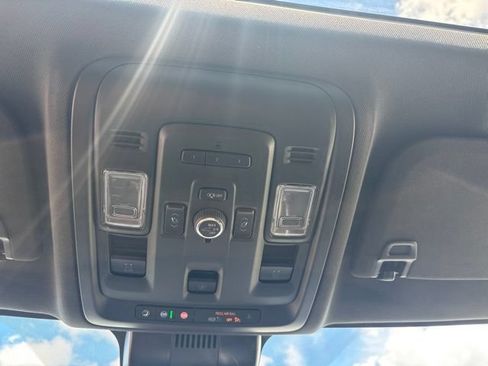 Used 2023 GMC Yukon SLT w/ SLT Premium Package AWD/4WD image 26