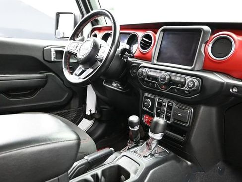Used 2022 Jeep Wrangler Unlimited Rubicon AWD/4WD image 13