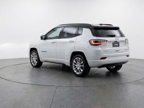 Used 2025 Jeep Compass Limited image 6