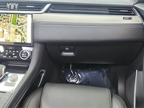 Used 2025 Jaguar F-PACE R-Dynamic S image 36