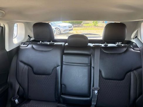 Used 2017 Jeep Compass Latitude AWD/4WD image 19