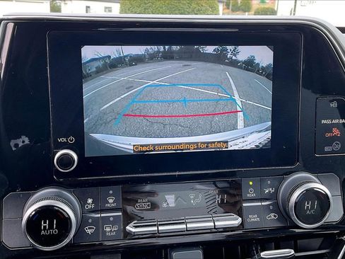 Used 2023 Toyota Highlander LE image 15