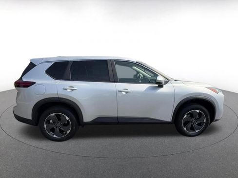 Used 2025 Nissan Rogue SV AWD/4WD image 16