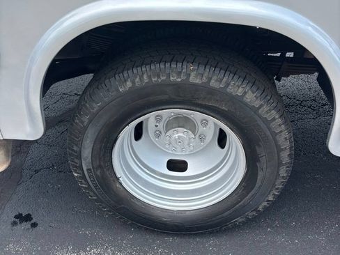 Used 2015 Ford F350 XL w/ Power Equipment Group RWD image 9