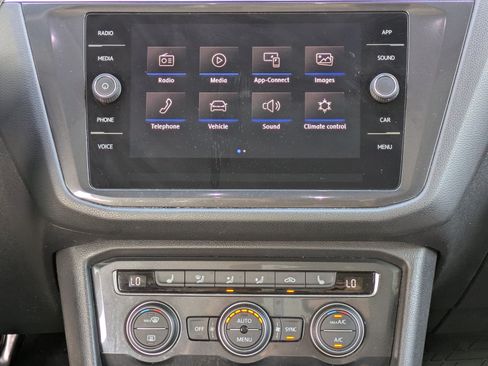 Used 2020 Volkswagen Tiguan SE w/ Panoramic Sunroof Package FWD image 15