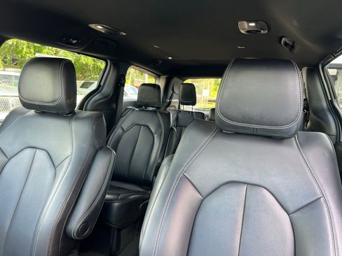 Used 2025 Chrysler Pacifica Select FWD image 28