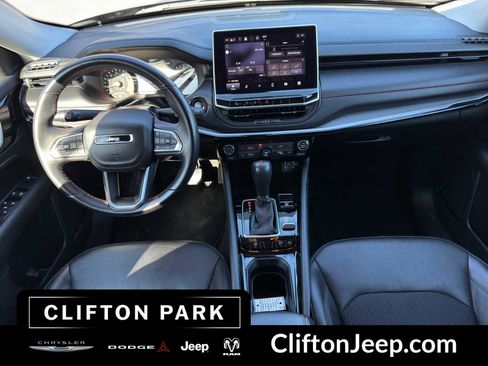 Used 2022 Jeep Compass Trailhawk w/ Trailhawk Convenience Group AWD/4WD image 26