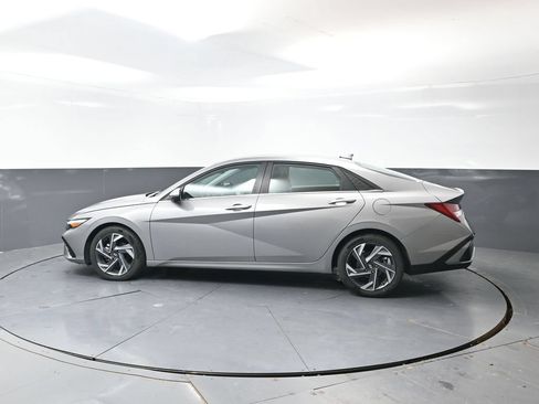 Used 2024 Hyundai Elantra Limited FWD image 10