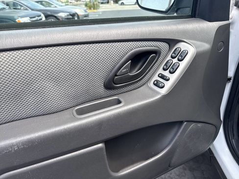 Used 2005 Ford Escape 2WD Hybrid image 14