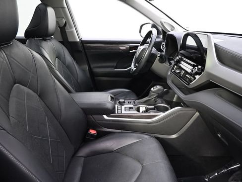 Used 2021 Toyota Highlander Platinum AWD/4WD image 16