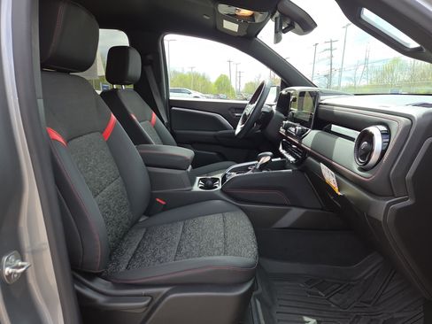 Used 2024 Chevrolet Colorado Z71 w/ Z71 Convenience Package 2 image 15