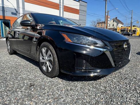 Used 2023 Nissan Altima 2.5 S FWD image 3