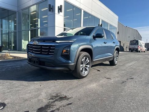 Used 2025 Chevrolet Equinox LT FWD image 1