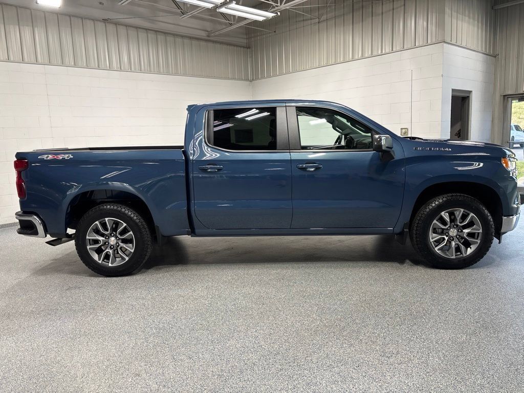 Used 2024 Chevrolet Silverado 1500 LT AWD/4WD image 8