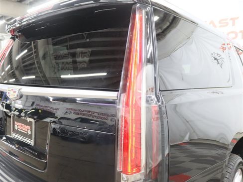 Used 2018 Cadillac Escalade ESV Platinum AWD/4WD image 10