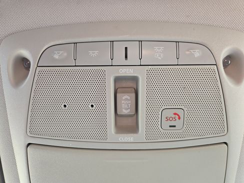 Used 2017 Nissan Rogue SL w/ SL Premium Package image 23