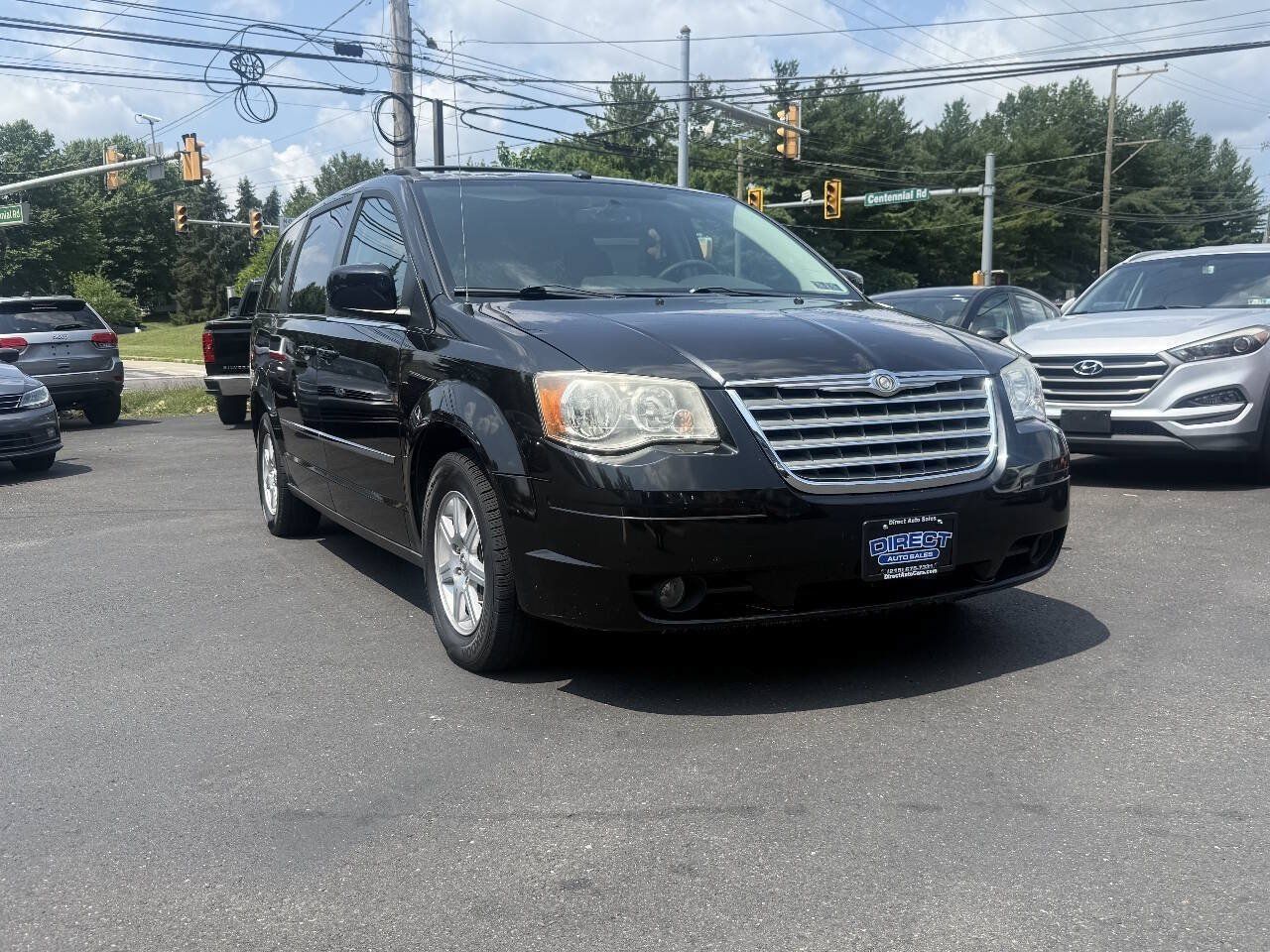Used 2010 Chrysler Town & Country Touring Plus FWD image 1