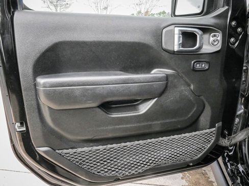 Used 2023 Jeep Wrangler Unlimited w/ Convenience Group AWD/4WD image 14