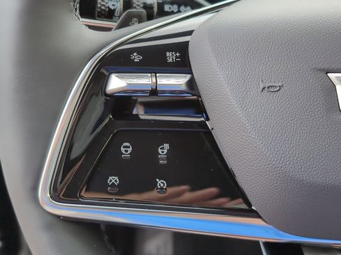 New 2025 Cadillac Optiq Sport 1 w/ LPO, Floor Liner Package image 22