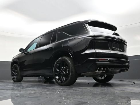 Used 2024 Chevrolet Traverse RS FWD image 19
