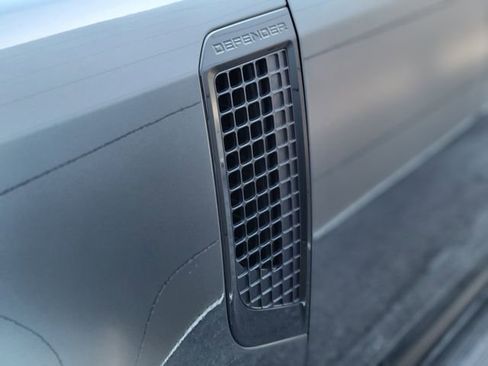 Used 2023 Land Rover Defender 90 X-Dynamic SE image 40