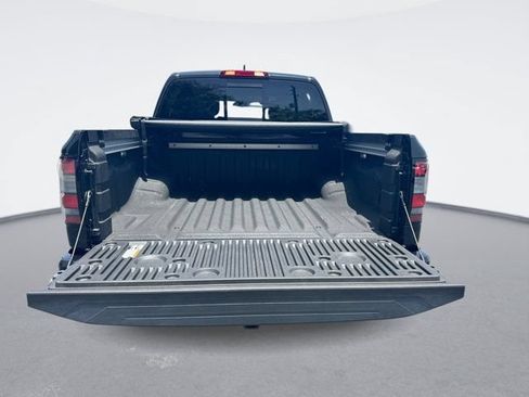 Used 2024 Nissan Frontier SV w/ SV Convenience Package RWD image 14