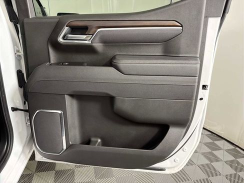 Used 2025 GMC Sierra 1500 SLT image 14