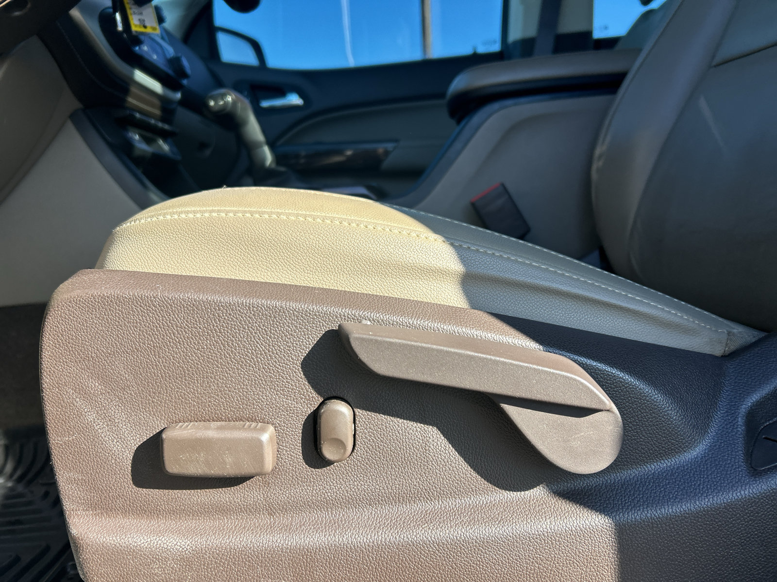 Used 2016 GMC Canyon SLT w/ Driver Alert Package AWD/4WD image 17