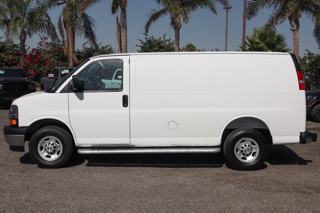 Used 2025 Chevrolet Express 2500 w/ Driver Convenience Package RWD image 5