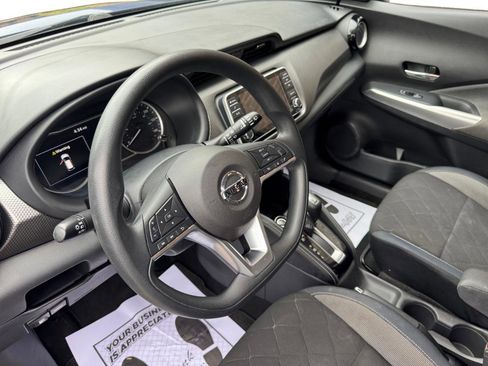 Used 2018 Nissan Kicks SV FWD image 3