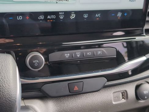 Used 2023 Ford Transit 350 XLT image 11