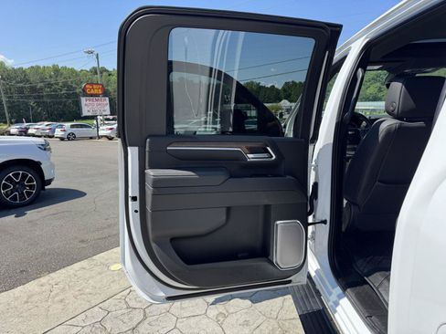 Used 2026 Chevrolet Silverado 2500 High Country w/ Technology Package AWD/4WD image 8