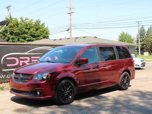 Used 2018 Dodge Grand Caravan SE FWD image 1