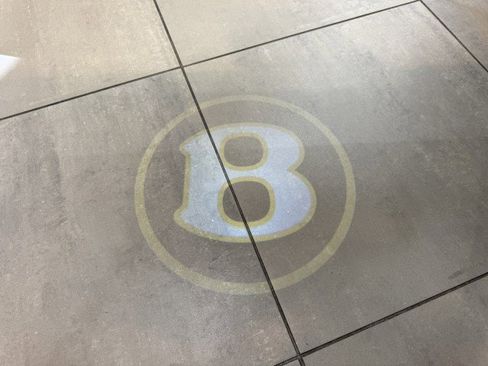 Used 2020 Bentley Bentayga V8 image 36