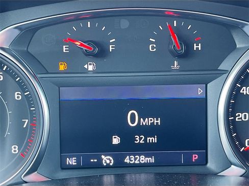 Used 2025 Chevrolet Blazer LT image 12