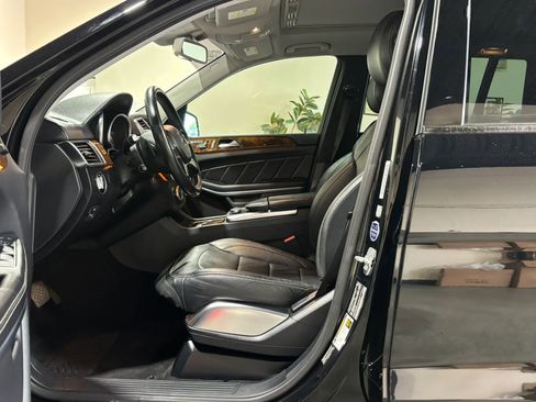 Used 2015 Mercedes-Benz GL 550 4MATIC image 11