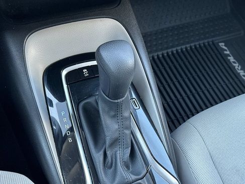 Used 2020 Toyota Corolla LE FWD image 22