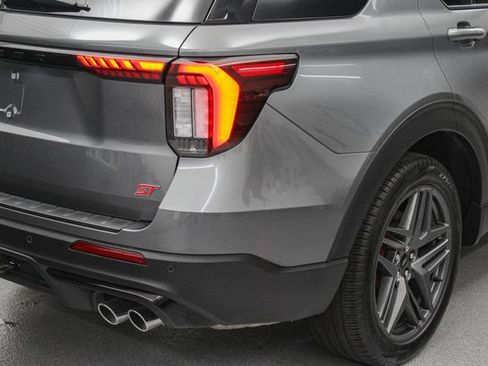 Certified 2025 Ford Explorer ST AWD/4WD image 8