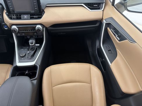Certified 2022 Toyota RAV4 XLE Premium AWD/4WD image 25