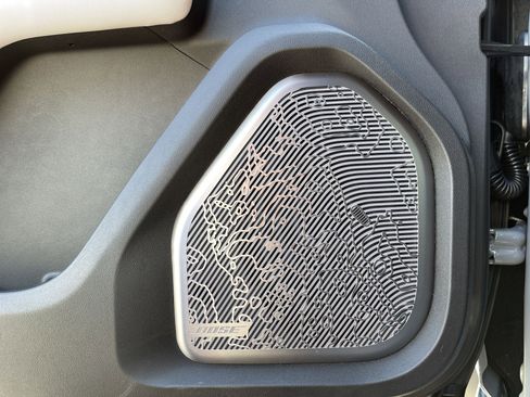 New 2025 GMC Hummer EV 3X w/ LPO, Roof Cross Rail Package image 60